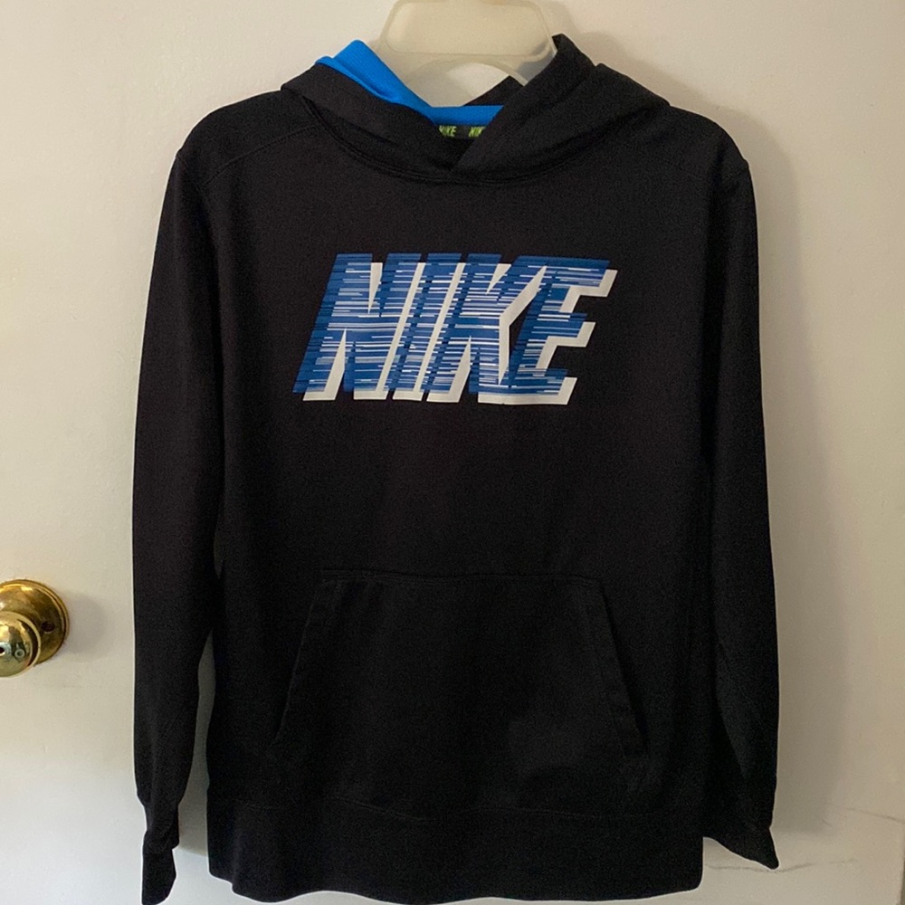 Boys LG NIKE hoodie great condition therma fit